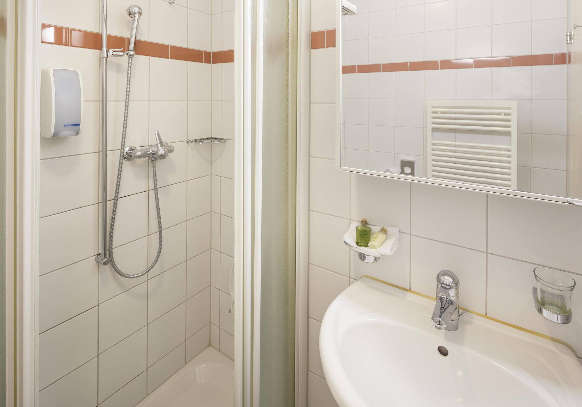 Wellness Hotel Tenedo - Thermalquellen Resort Bad Bad Zurzach Екстериор снимка